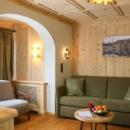 מלון Alexander 4*