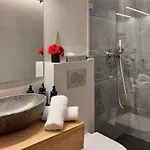 Alexander Hotel